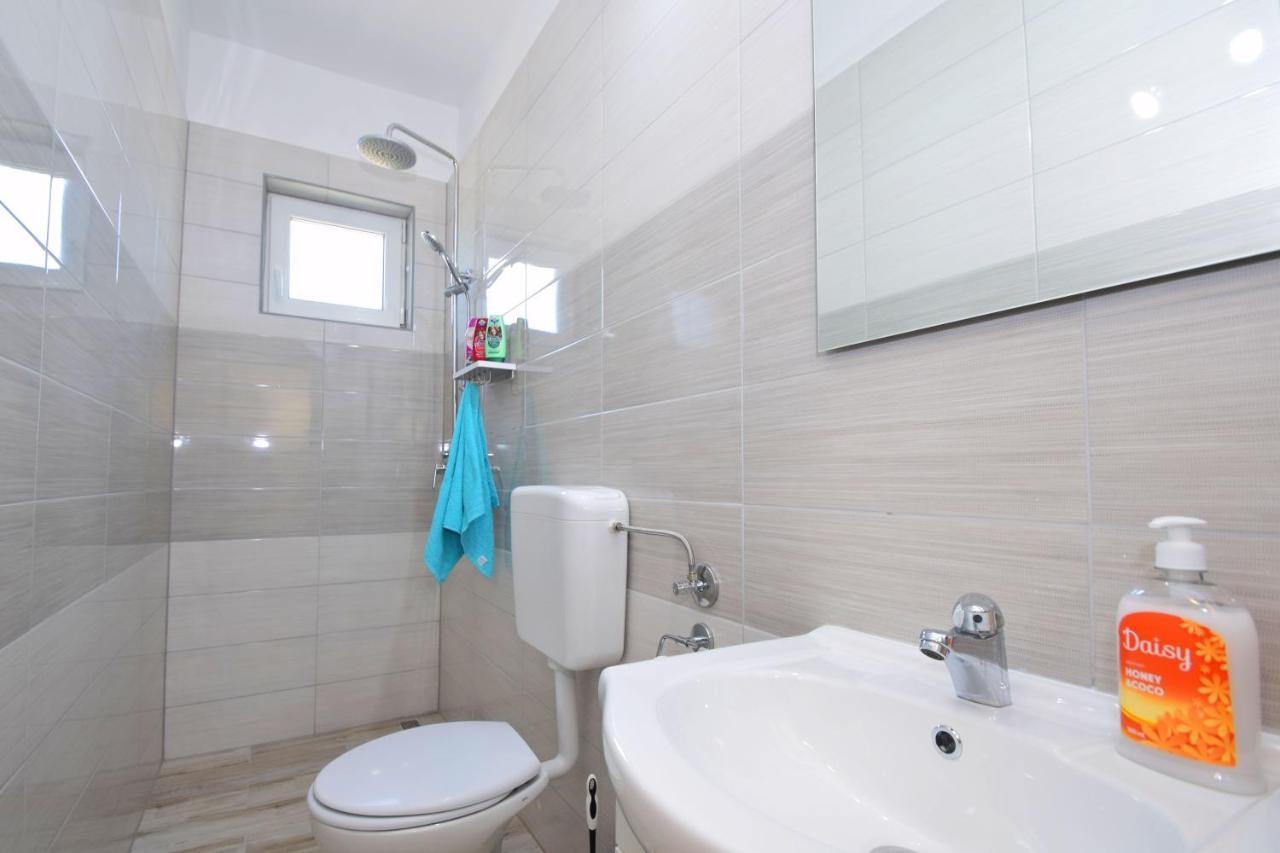 Holiday Home Zeljko,Marija & Jakov Starigrad Paklenica Εξωτερικό φωτογραφία